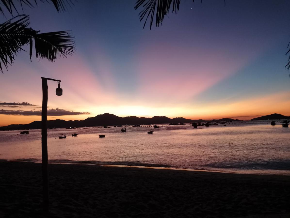 ホテル The Sunrise Anh Tu カムラン エクステリア 写真
